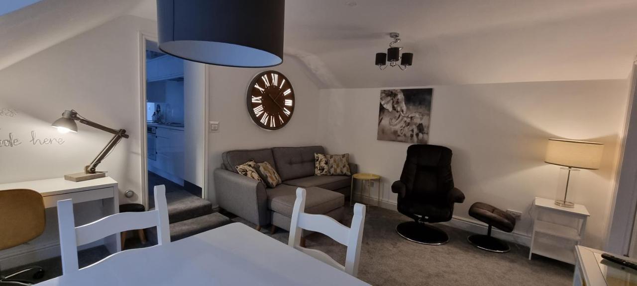 Modern And Spacious 2 Bedroom Apartment With Free Parking Llansantffraid Llansantffraid Glyn Ceiriog Exterior foto
