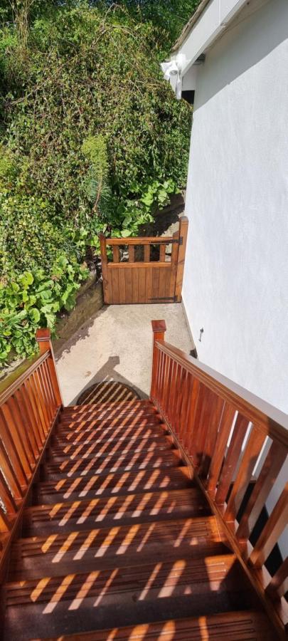 Modern And Spacious 2 Bedroom Apartment With Free Parking Llansantffraid Llansantffraid Glyn Ceiriog Exterior foto